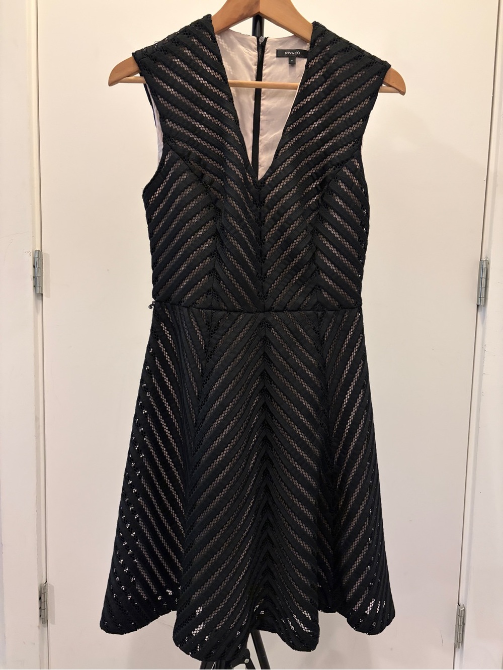 RW&CO. Black Sleeveless A-Line Midi Dress